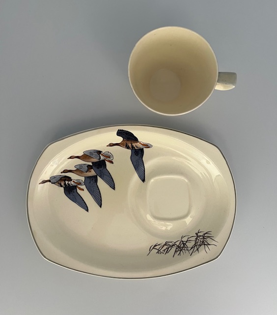 Midwinter Wild Geese TV Tray & Cup - Image 2